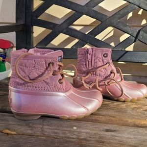 SPERRY / SALT WATER BOOTS SZ 9C VGUC SHIMMERY PINK // SILVER waterproof boots